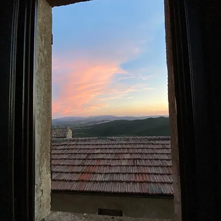 Tuscan Townhouse شقة