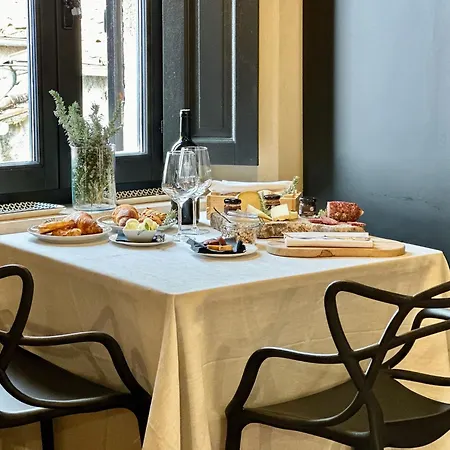 Tuscan Townhouse شقة *